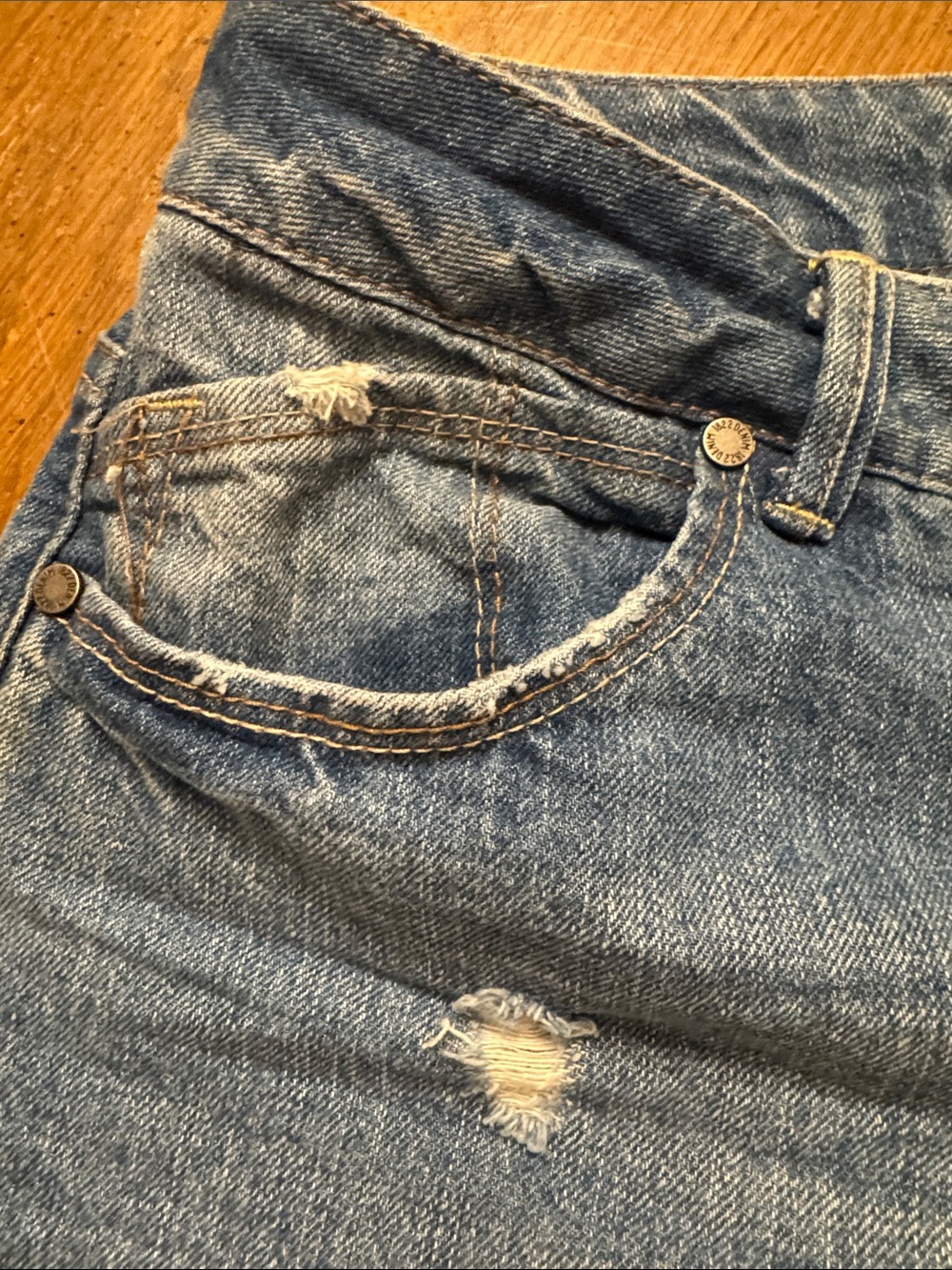 Raw Hem Relaxed Fit Jean Shorts Distressed 5 pocket size 10 1822 Denim EUC - Picture 3 of 13